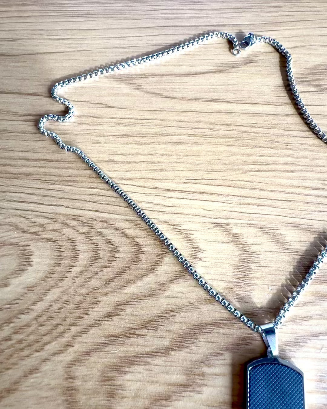 Pánsky náhrdelník Dog Tag „SteelVision“ – nehrdzavejúca oceľ, 15 variantov, personalizácia gravírovaním