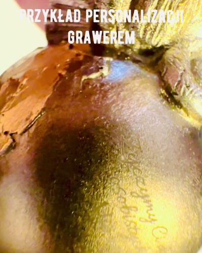 Soška Bohyne Spravodlivosti – Umelecká Dekorácia na Poličku, Remeslo z Živice, personalizácia gravírovaním