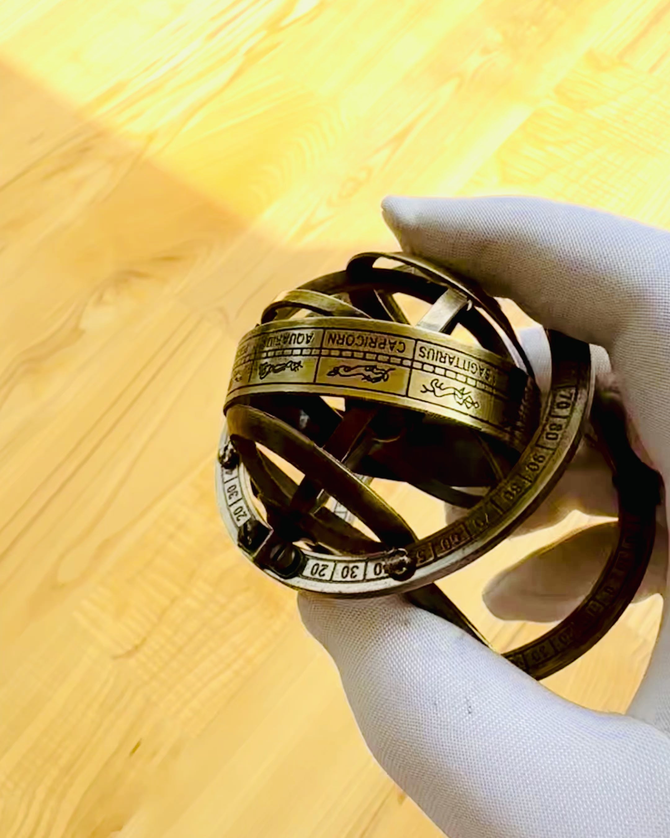 Astronomické hodiny „Kosmická Harmónia“ - možnosť personalizácie gravírovaním