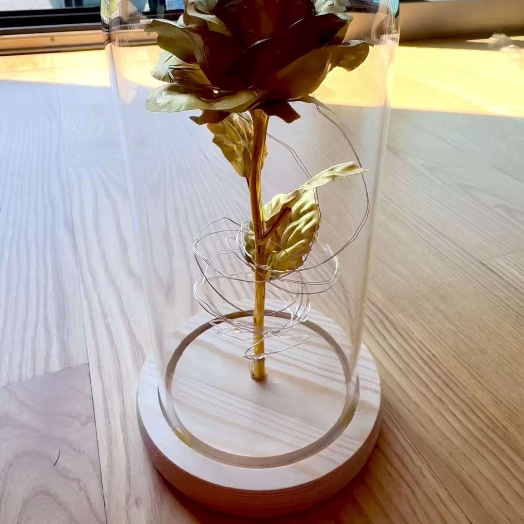 Nočná LED lampička Ruža s možnosťou personalizácie gravírovaním, romantický darček, výška 21,5 cm, jemné svetlo, ideálna dekorácia do spálne
