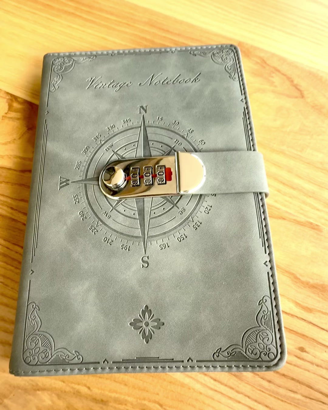 Tajný Zápisník A5 Vintage so zámkom na kód - Vyberte Si Svoj Štýl, personalizácia gravírovaním na darček