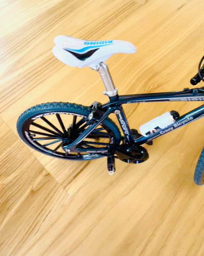 Miniatúrny Kovový Model Červeného Bicykla "SpeedMaster" personalizácia gravírovaním ako darček, 2 farebné varianty