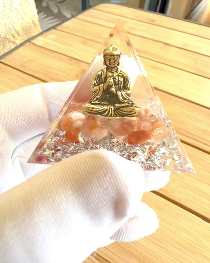 Energetická pyramída "Meditácia pokoja" s drahokamami