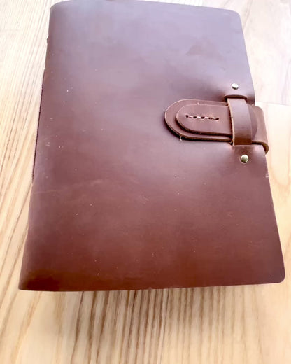 Prémiový zápisník "RetroNotes" – Elegantný zápisník z pravej kože - 200 strán, 120g, zápisník, skicár, hnedá farba, personalizácia gravírovaním