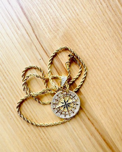 Náhrdelník s príveskom kompasu v štýle glamour s kryštálmi pre ženy a mužov - zlatá farba, gravírovanie