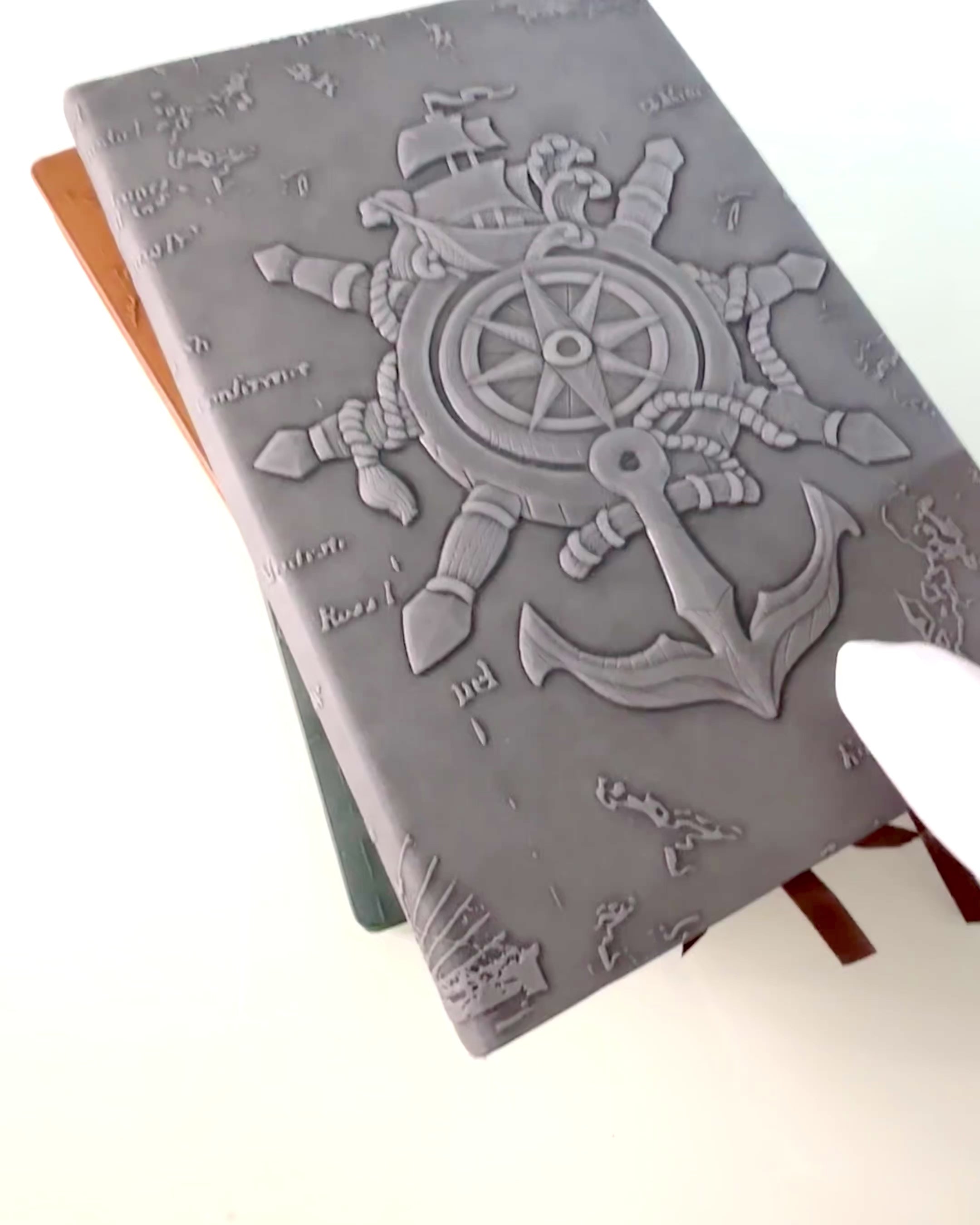 Notatníky s námorníckym motívom „Nautica” s možnosťou personalizácie gravírovaním, na darček