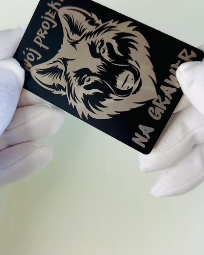 Exkluzívna Čierna Kovová Vizitka s Možnosťou Personalizácie – Ideálna ako Darček