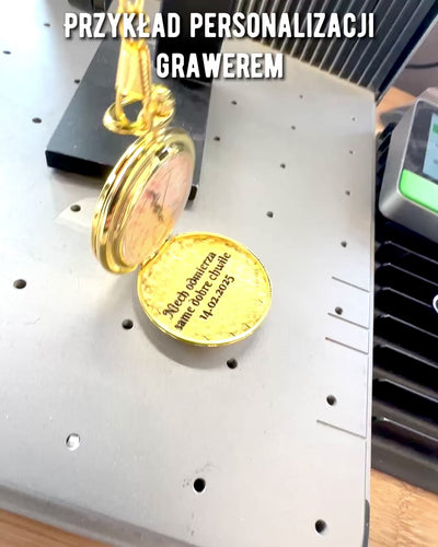 Vreckové hodinky zlatej farby v retro štýle s možnosťou gravírovania