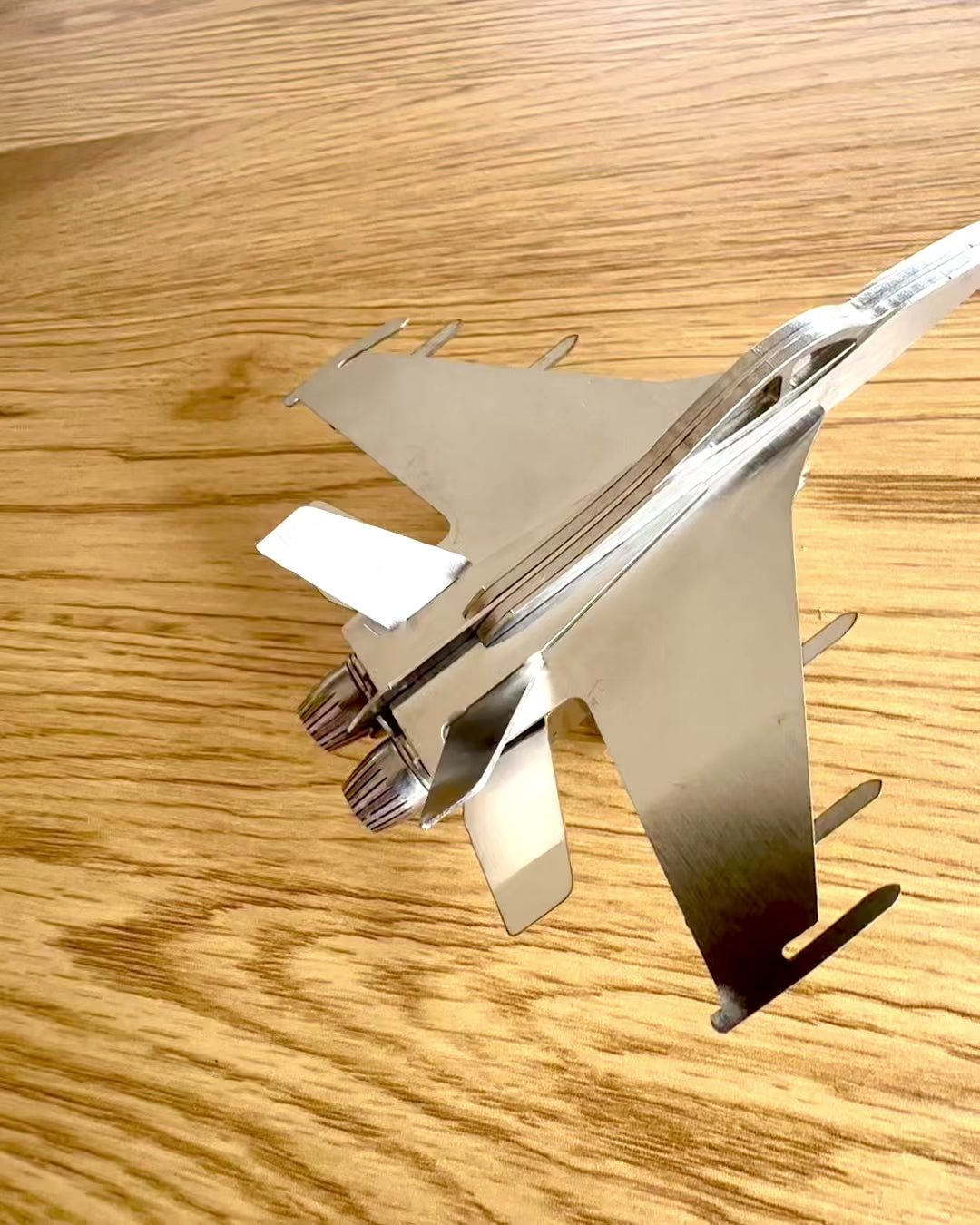 Kovový model stíhačky „SkyRaptor“ – nehrdzavejúca oceľ, personalizované gravírovanie na darček