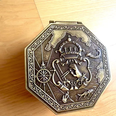 Exkluzívny magnetický kompas Cardan s gravírovaním - replika ako námornícky darček, výška 5,8 cm, bukové a dubové drevo, mosadz, renesančný štýl