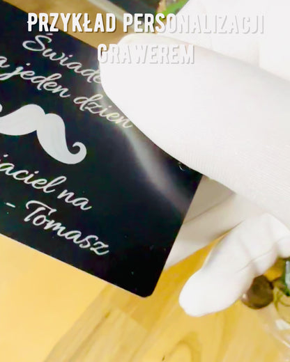 Exkluzívna Čierna Kovová Vizitka s Možnosťou Personalizácie – Ideálna ako Darček