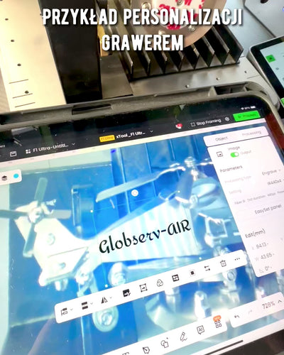 Kovový model helikoptéry „SkyRider” – Nastaviteľný stolový stojan s personalizovaným gravírovaním na darček