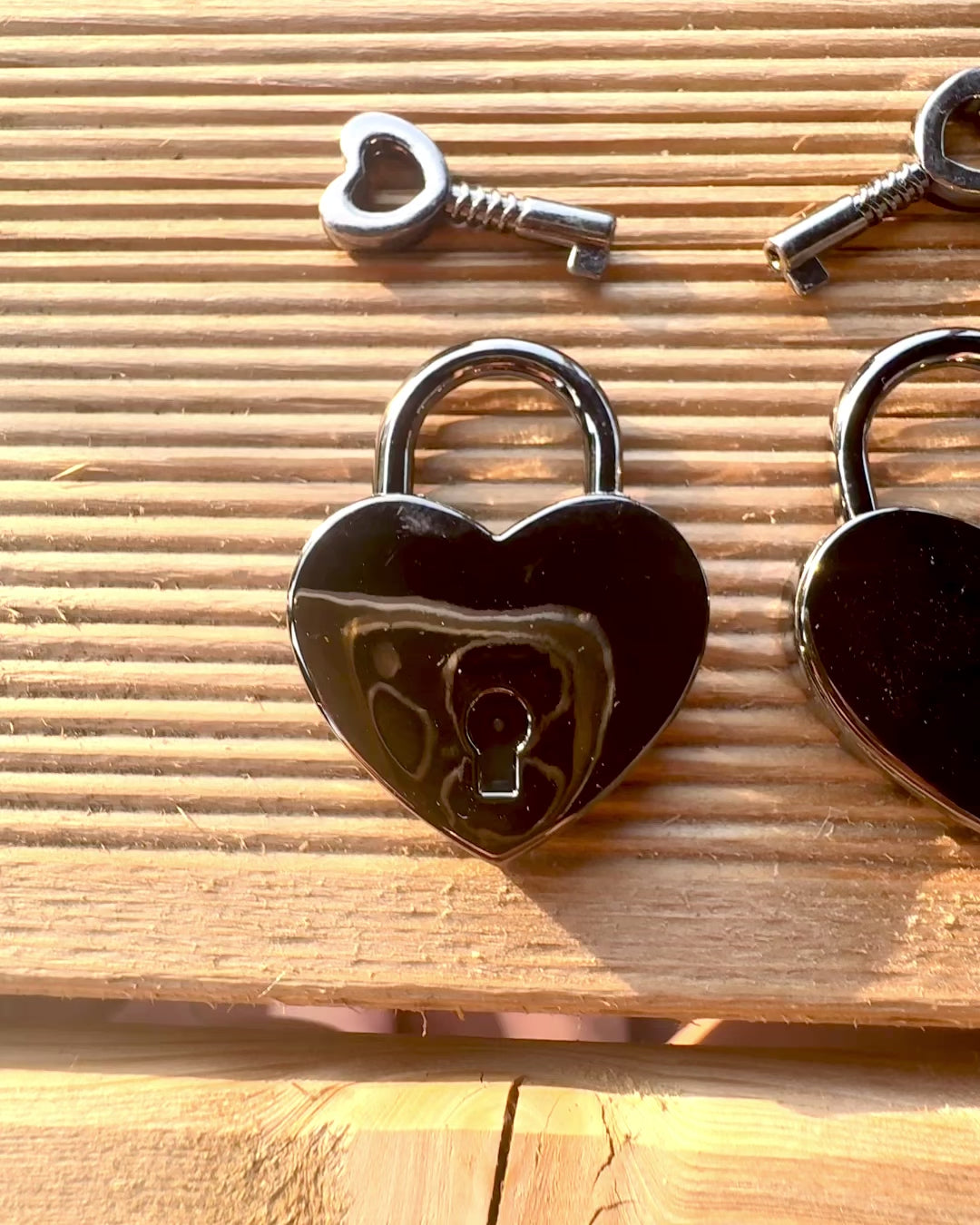 Miłosne Mini Kłódki Serce DeLuxe - Sada 2 zámkov s kľúčikmi, 6 variantov na výber, možnosť personalizácie gravírovaním na darček