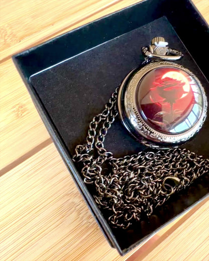 Vreckové hodinky "Róża Nocy", možnosť personalizácie gravírovaním na darček