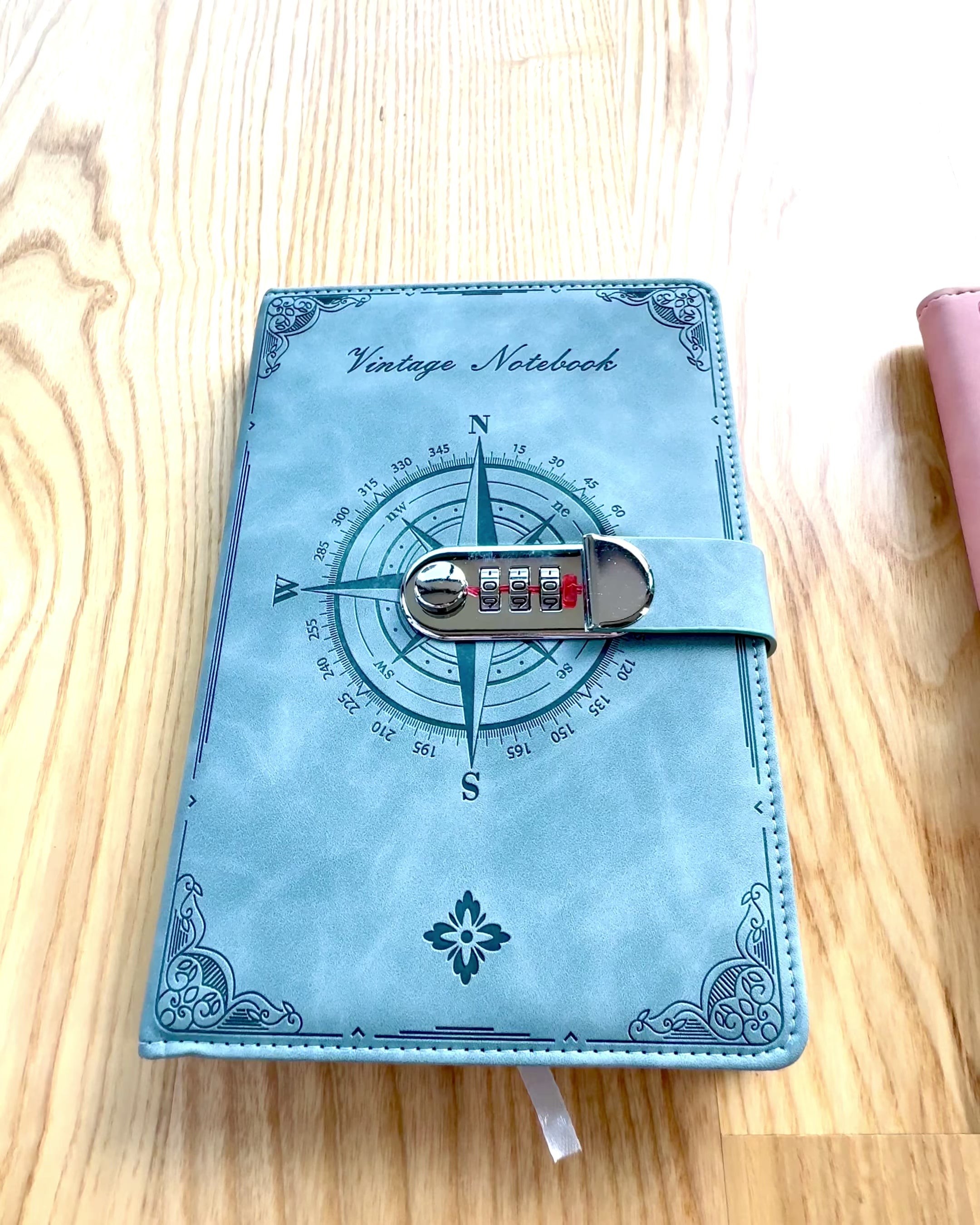 Tajný Zápisník A5 Vintage so zámkom na kód - Vyberte Si Svoj Štýl, personalizácia gravírovaním na darček