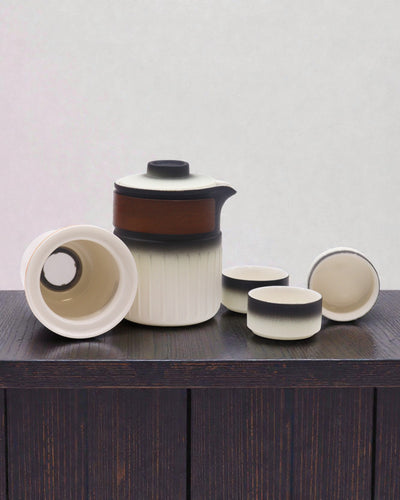 Cesta troch priateľov – Turistická keramická súprava s čajníkom a 3 hrnčekmi