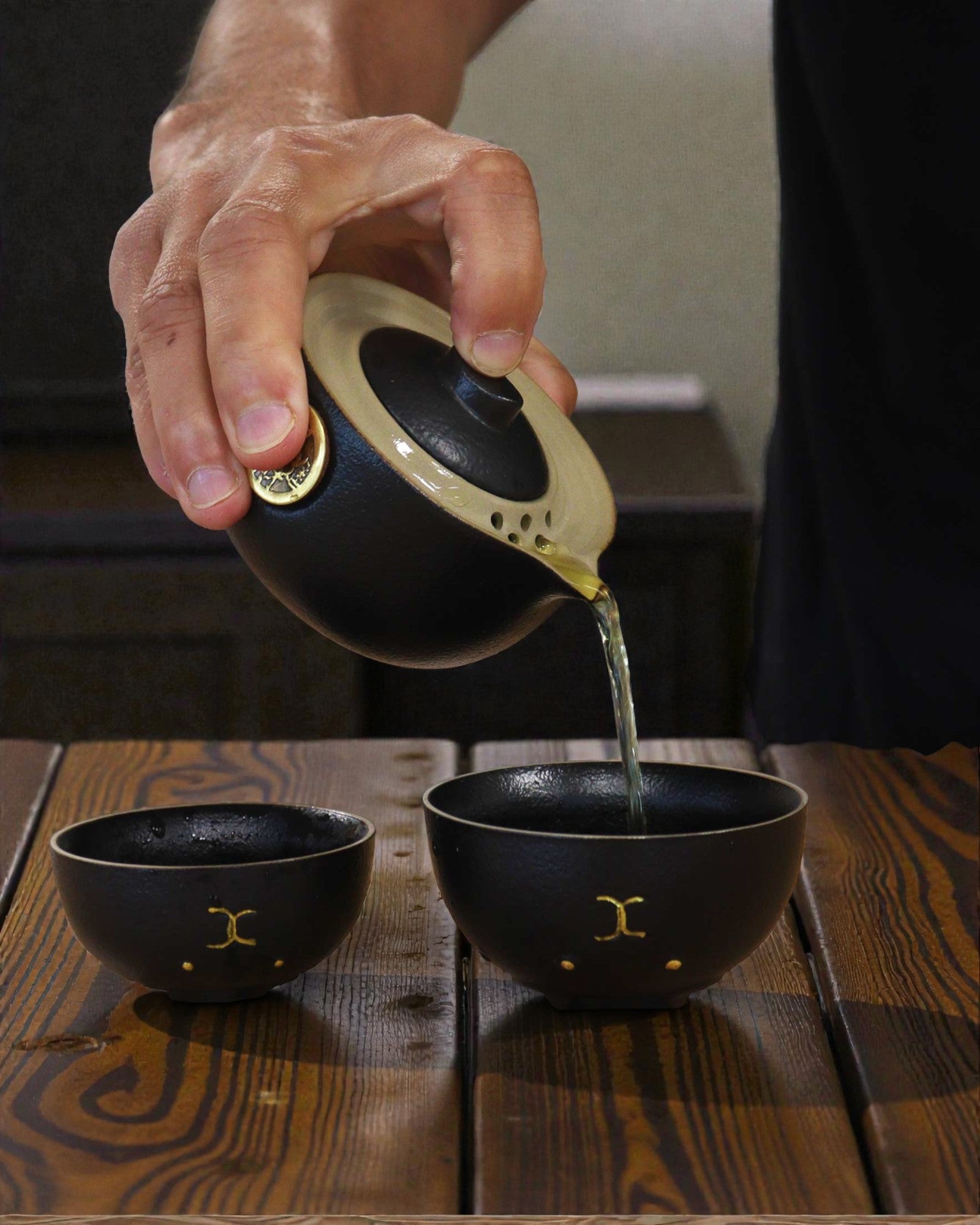 Čierna mačka šťastia – čajová súprava s 2 šálkami (Čierna)