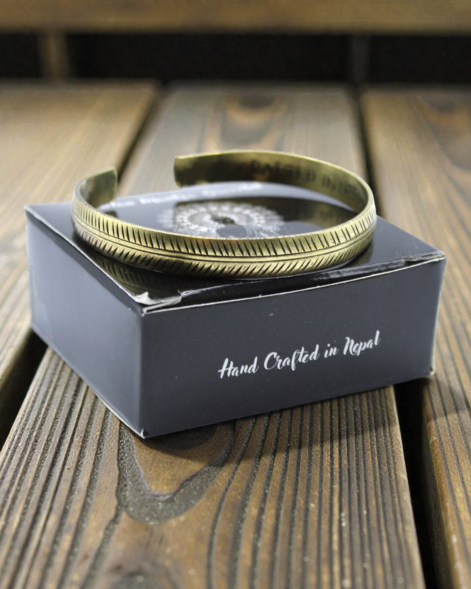 Tibetský mosadzný náramok Jemná príroda – Úzky list